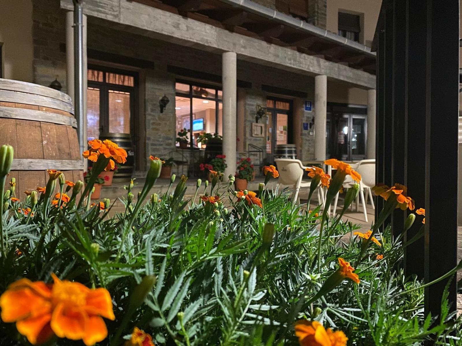 Hotel Guara Inluka Las Almunias ภายนอก รูปภาพ